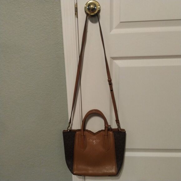 Michael Kors Mae Small Logo and Pebbled Leather Messenger Crossbody Bag Brown - Picture 2 of 16